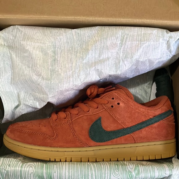 Nike SB dunk low 
Burnt Sunrise/Vintage Green
Size:10 - Picture 4 of 6